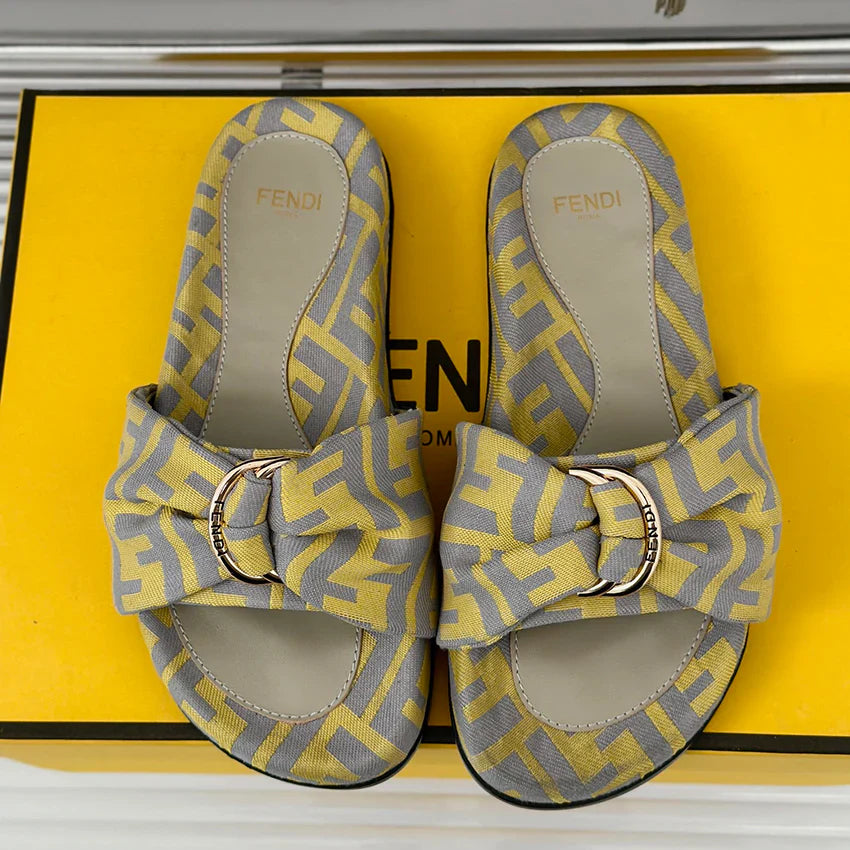 Luxurious presbyopia thick soled sandals 1024080130