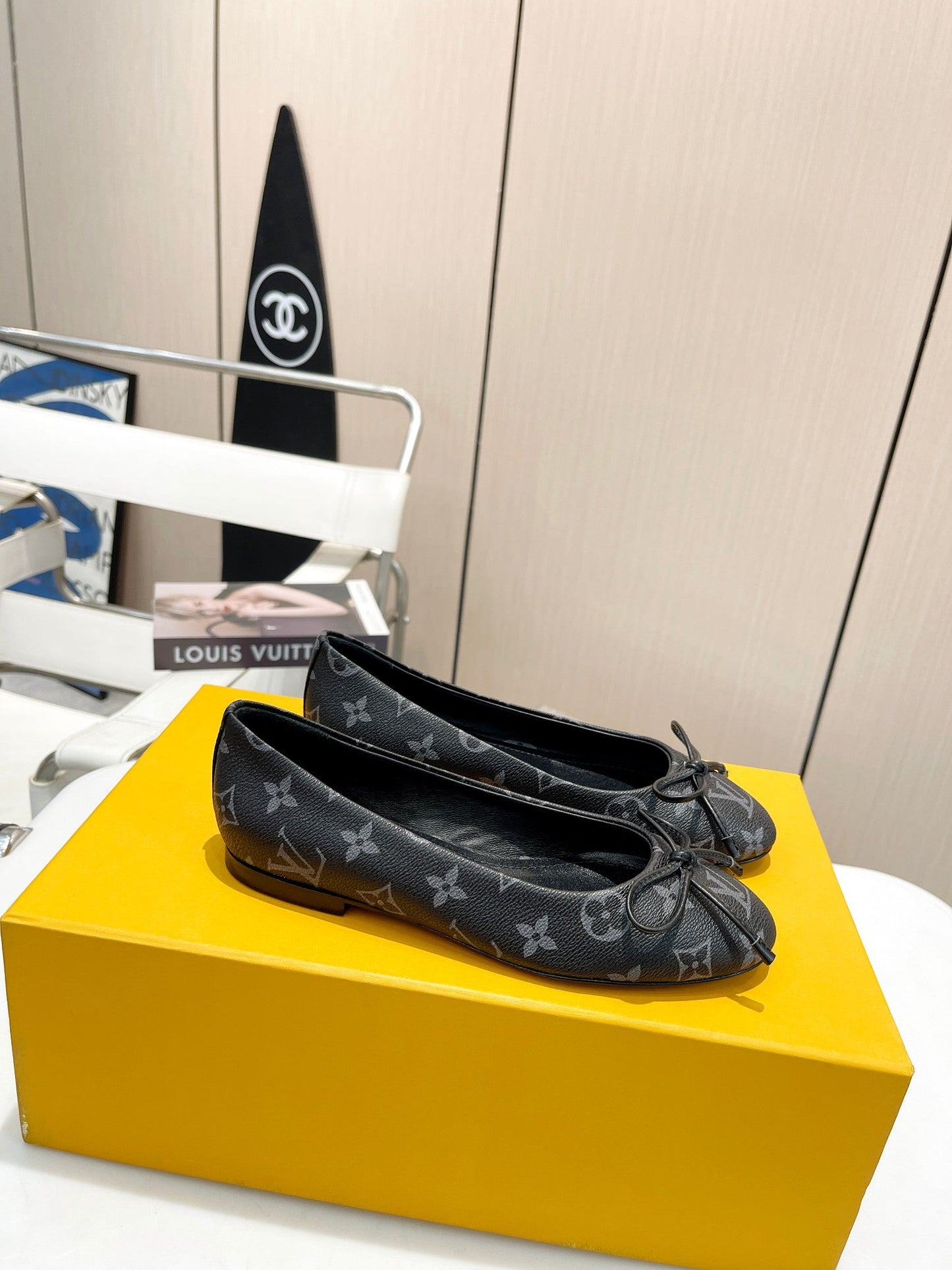 Classic logo bow embossed shallow flat shoes XC0424052815