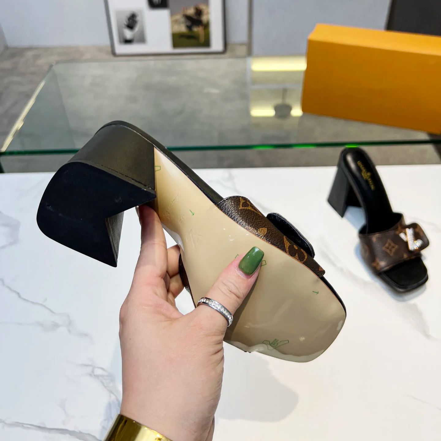 2023 spring and summer new heavy recommended all-match retro European high-heeled sandals slippers XC04062002