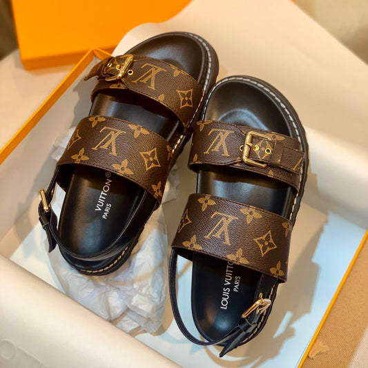 New V logo printed sandals fashion casual beach flip flops XC0404031