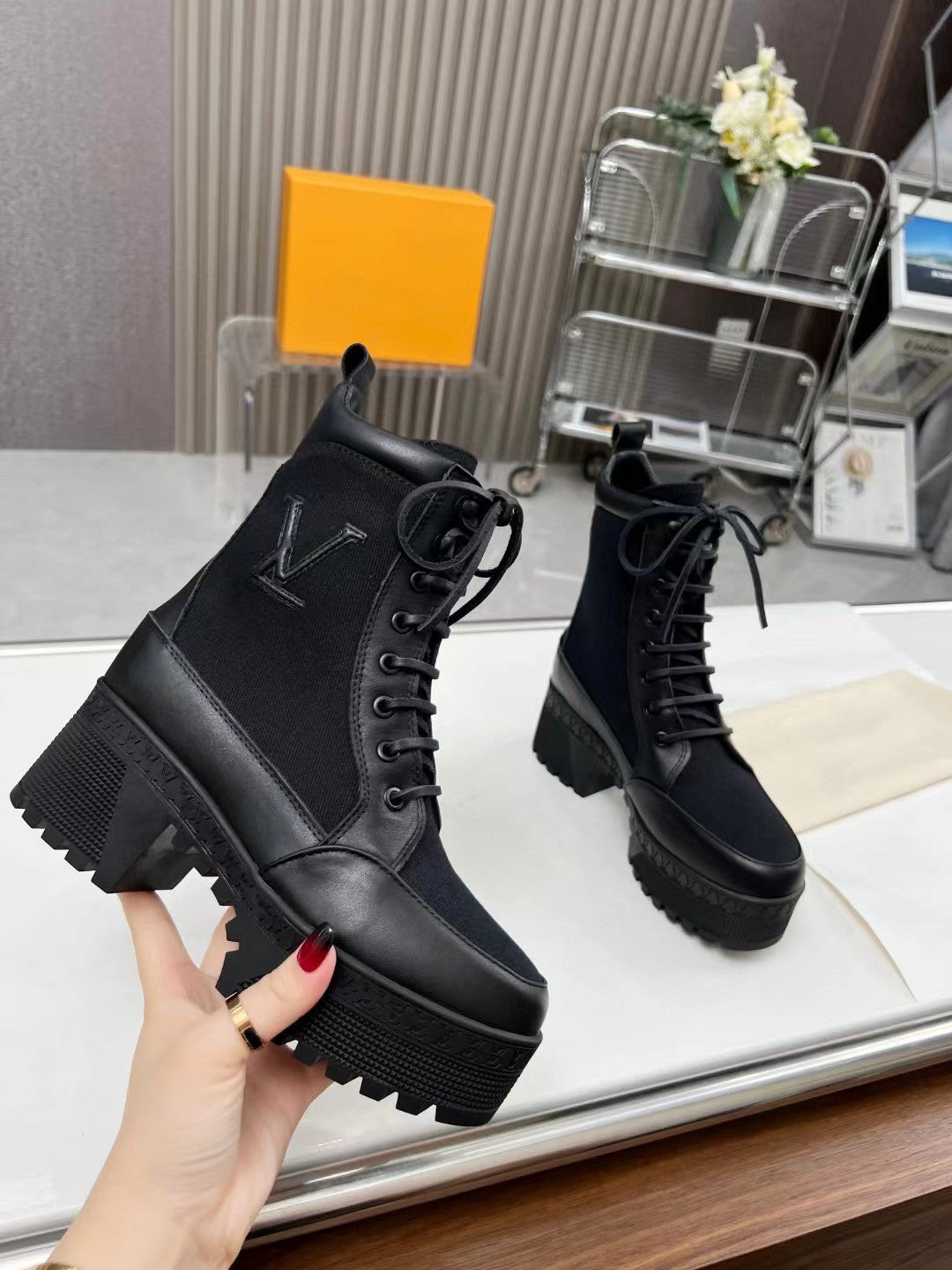 Fashion New Mid Length Thick Soled Martin Boots 1023120512