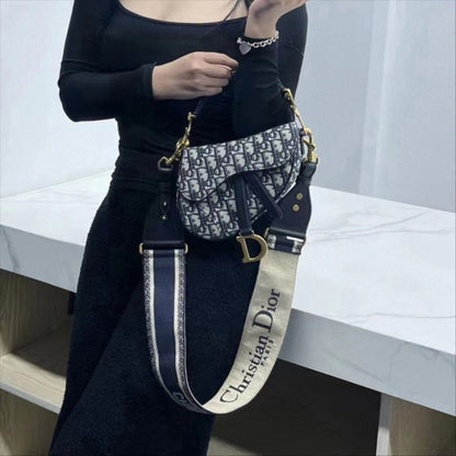 23 D Saddle bag embroidered crossbody shoulder bag women's bag classic presbyopic canvas clutch retro bag PD0423102502