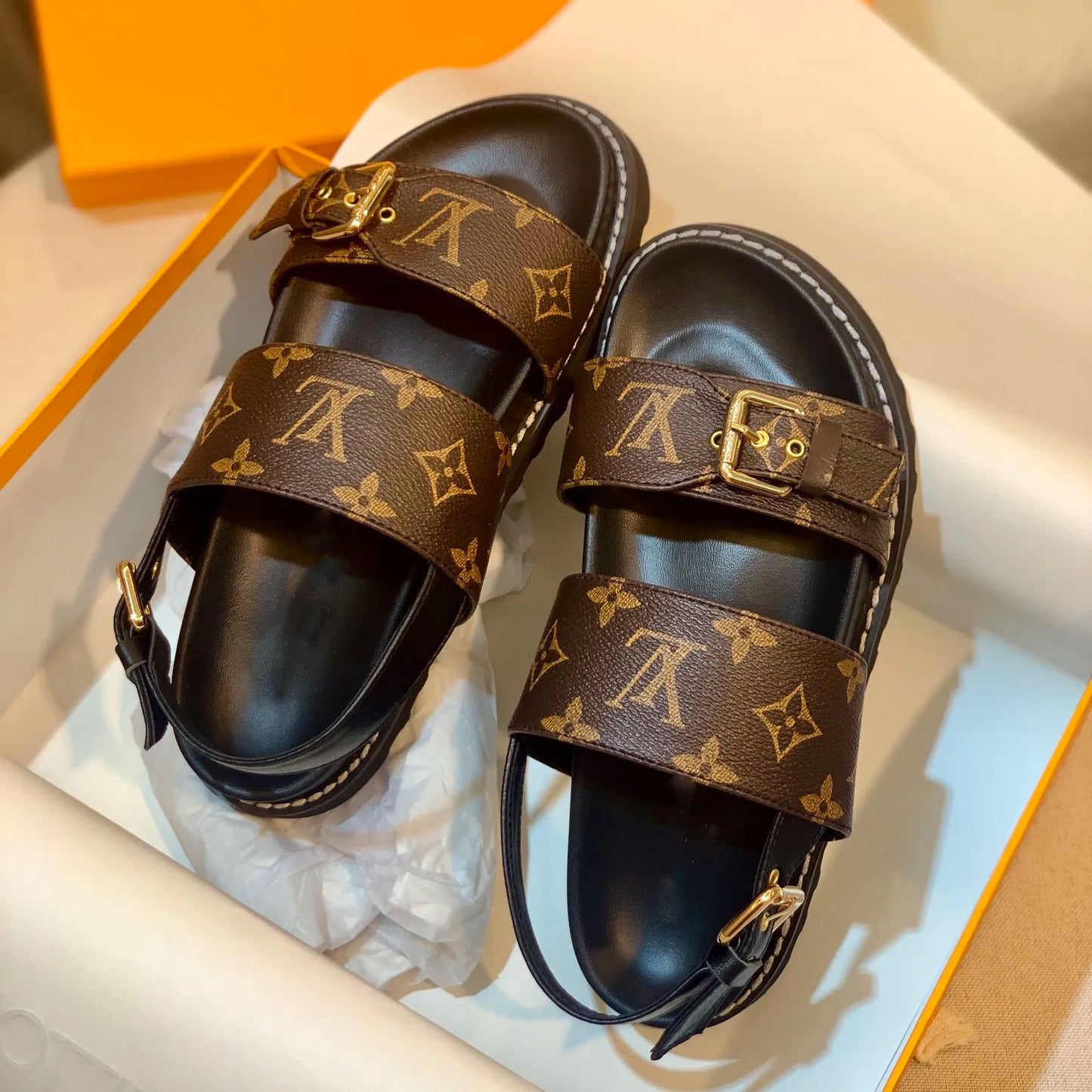 New V logo printed sandals fashion casual beach flip flops XC0404031