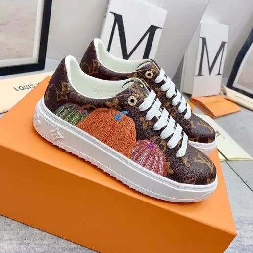 2023 new fashion brown graffiti V logo sneakers XC0404038