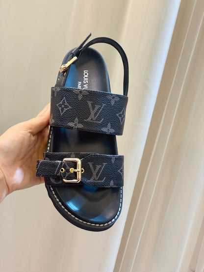 New V logo printed sandals fashion casual beach flip flops XC0404031