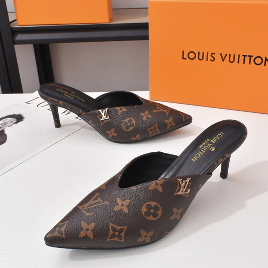 24 New Luxury L Arrow half-high heels sandals XC0424052805