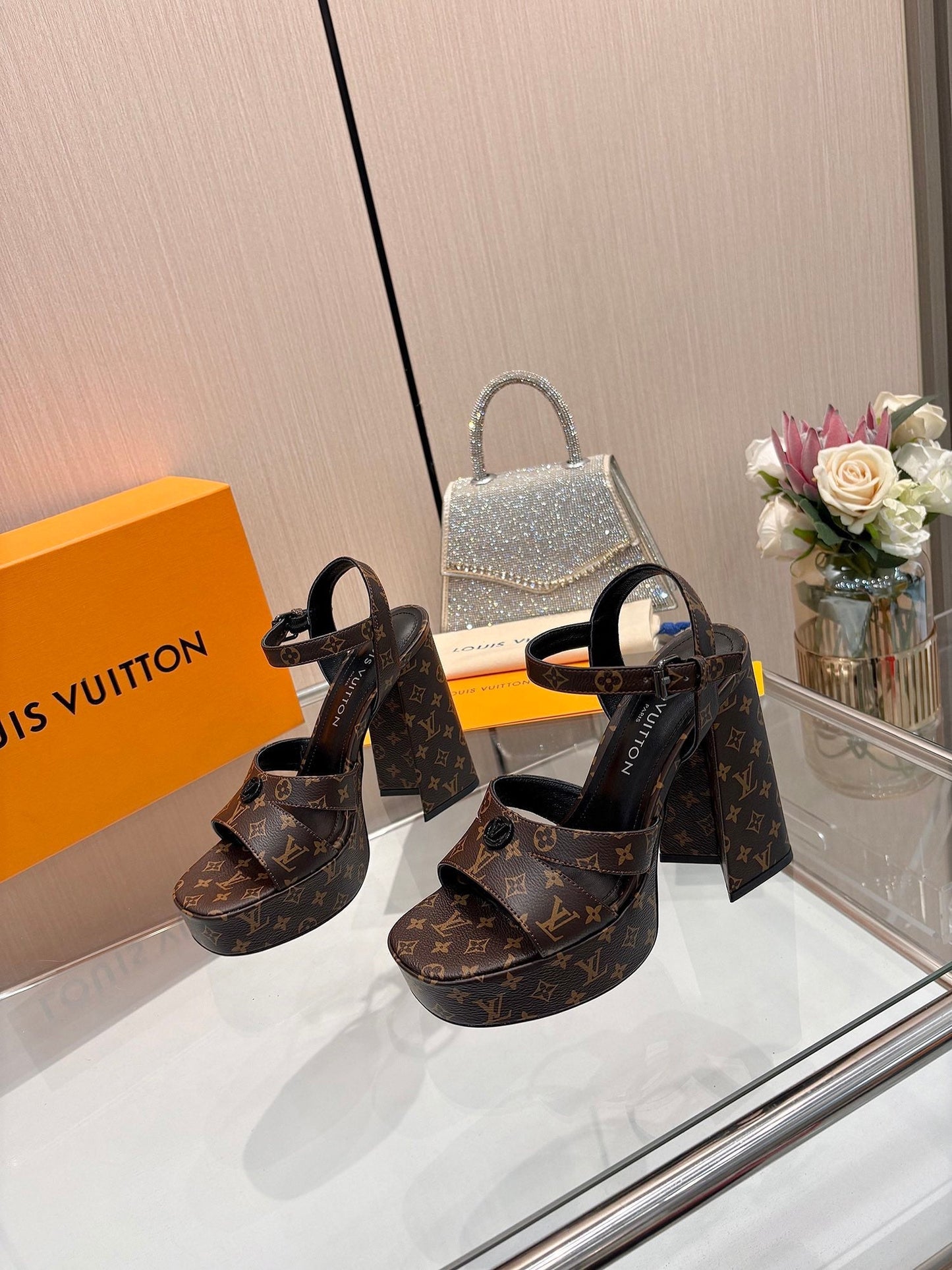 New Handmade Fashion V Logo 12cm Women's High heeled Sandals XC042025052005