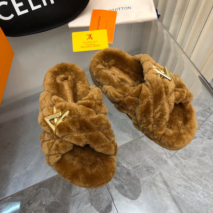 24 V Fluff Fashion Slippers 0424082807