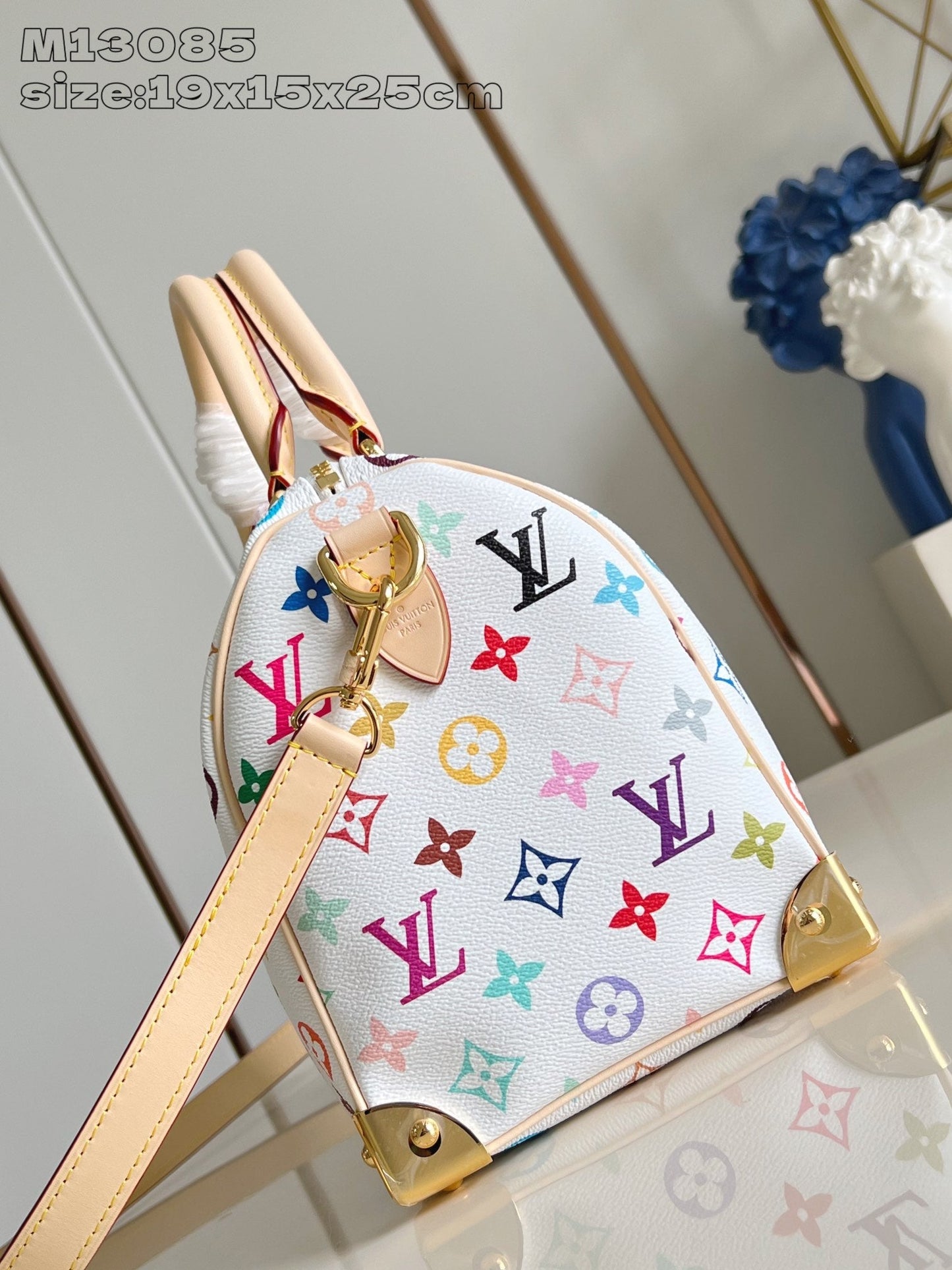 25 New White Color Classic 25 Women's Bag M13085 042504012