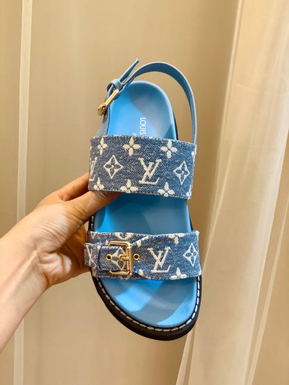 New V logo printed sandals fashion casual beach flip flops XC0404031