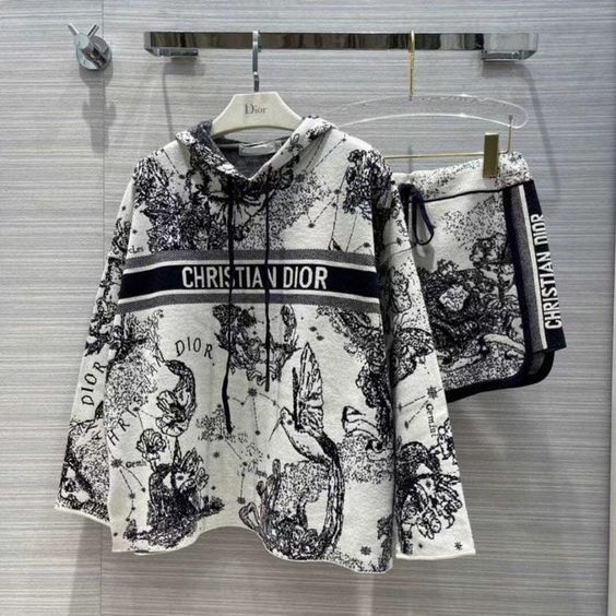 Early spring new fashion hooded sweater shorts suit