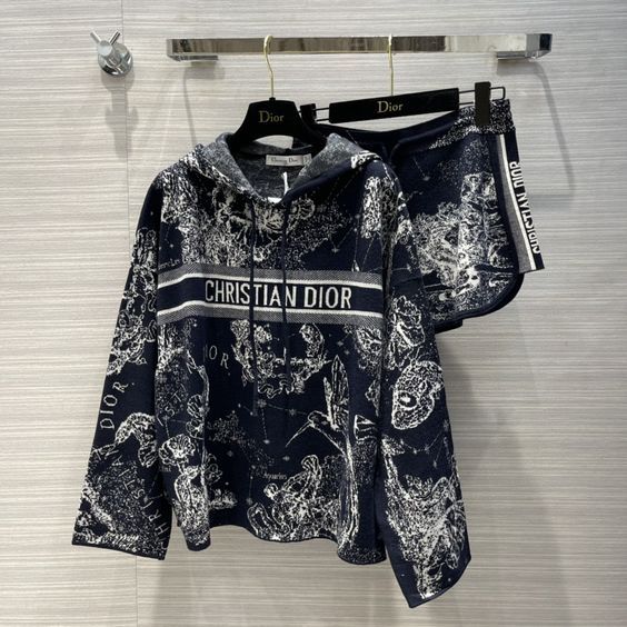 Early spring new fashion hooded sweater shorts suit