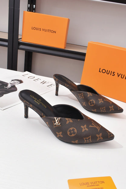 24 New Luxury L Arrow half-high heels sandals XC0424052805