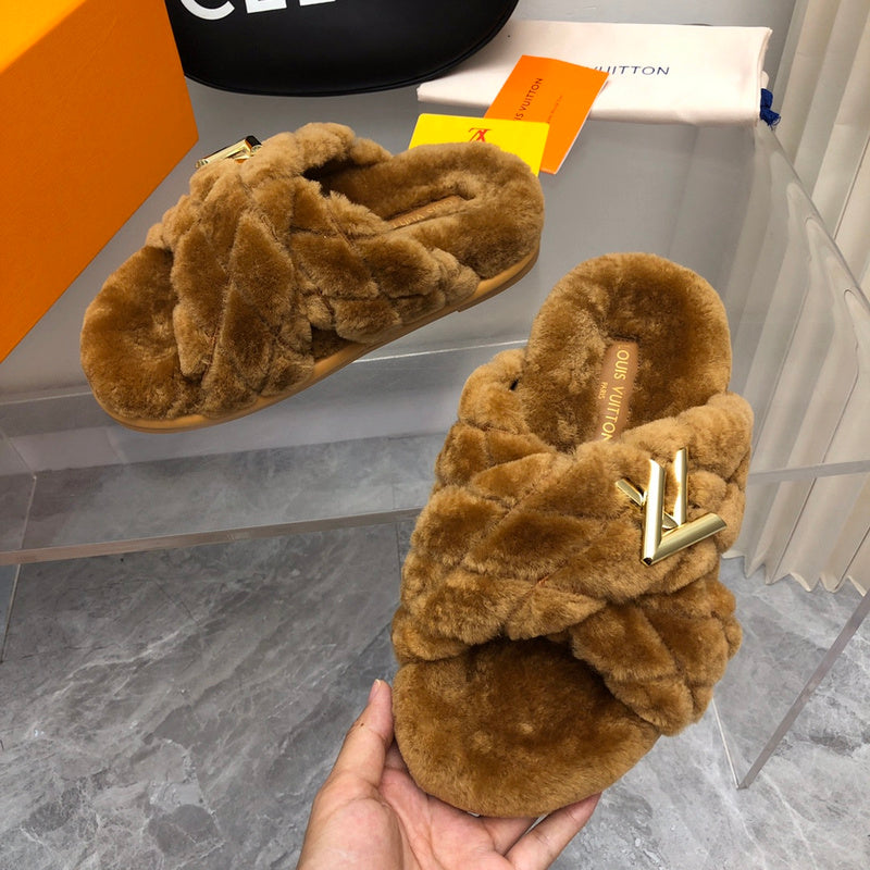 24 V Fluff Fashion Slippers 0424082807