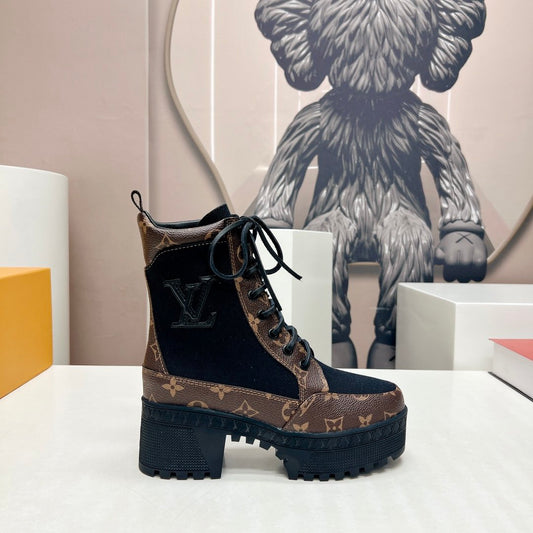 Fashion New Mid Length Thick Soled Martin Boots 1023120512