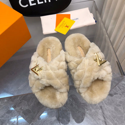 24 V Fluff Fashion Slippers 0424082807