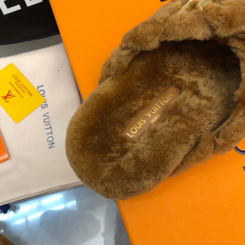 24 V Fluff Fashion Slippers 0424082807