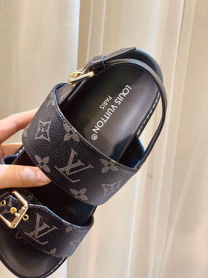 New V logo printed sandals fashion casual beach flip flops XC0404031