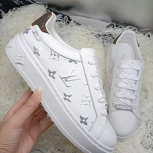 2023 Latest White Fashion Leisure Sneakers