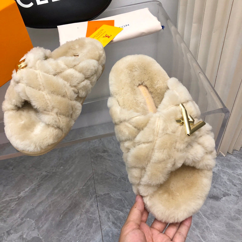 24 V Fluff Fashion Slippers 0424082807