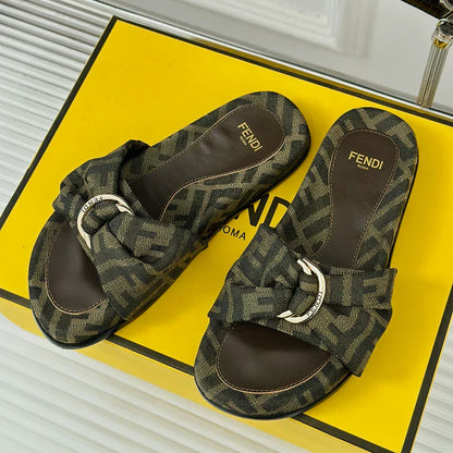 Luxurious presbyopia thick soled sandals 1024080130