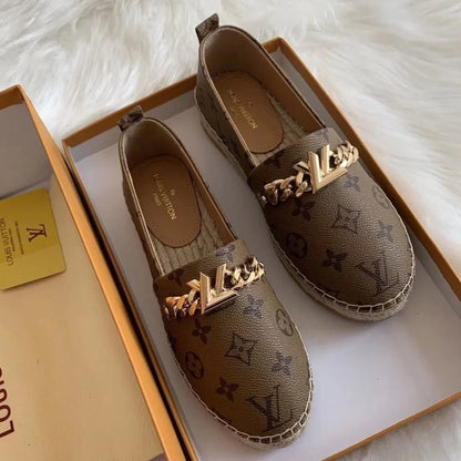 New versatile fashionable loafers 1024013106