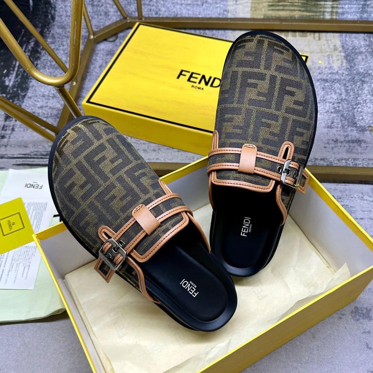 Latest Round Toe Flat Slippers 1025050716
