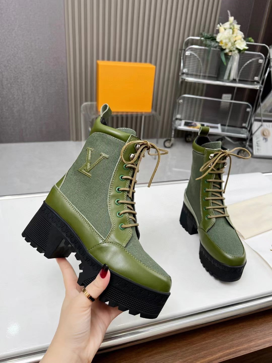 Fashion New Mid Length Thick Soled Martin Boots 1023120512