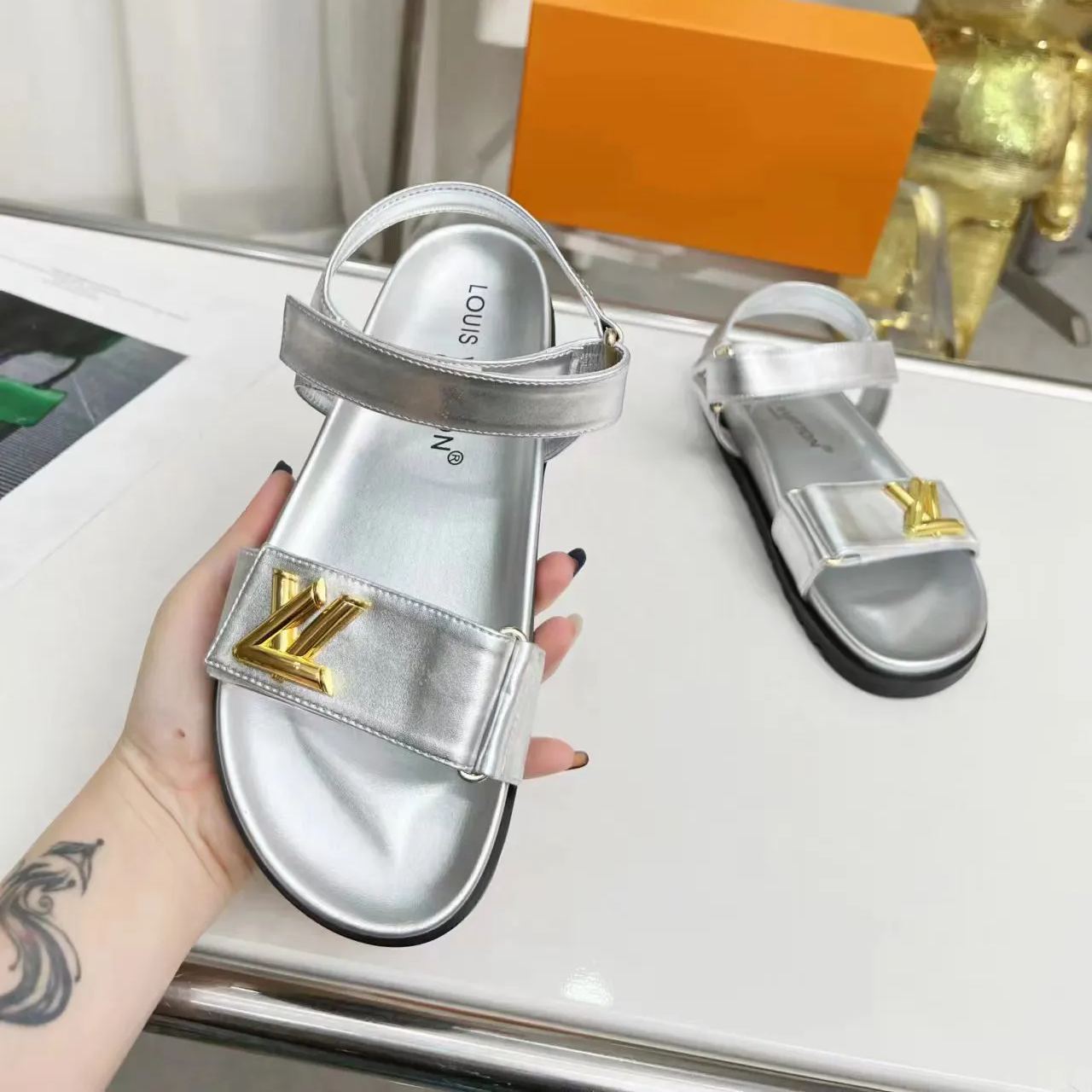 New V logo 5 colors printed sandals fashion casual beach sandals XC04051806
