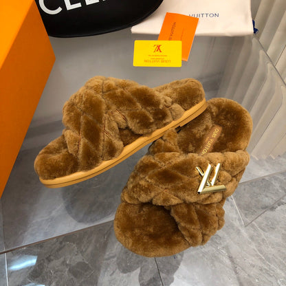 24 V Fluff Fashion Slippers 0424082807
