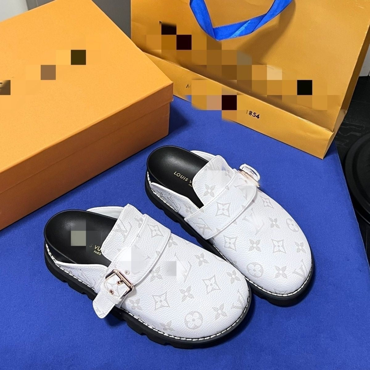 23/24 Classic V Logo printed round toe unisex slippers PD 0423111403