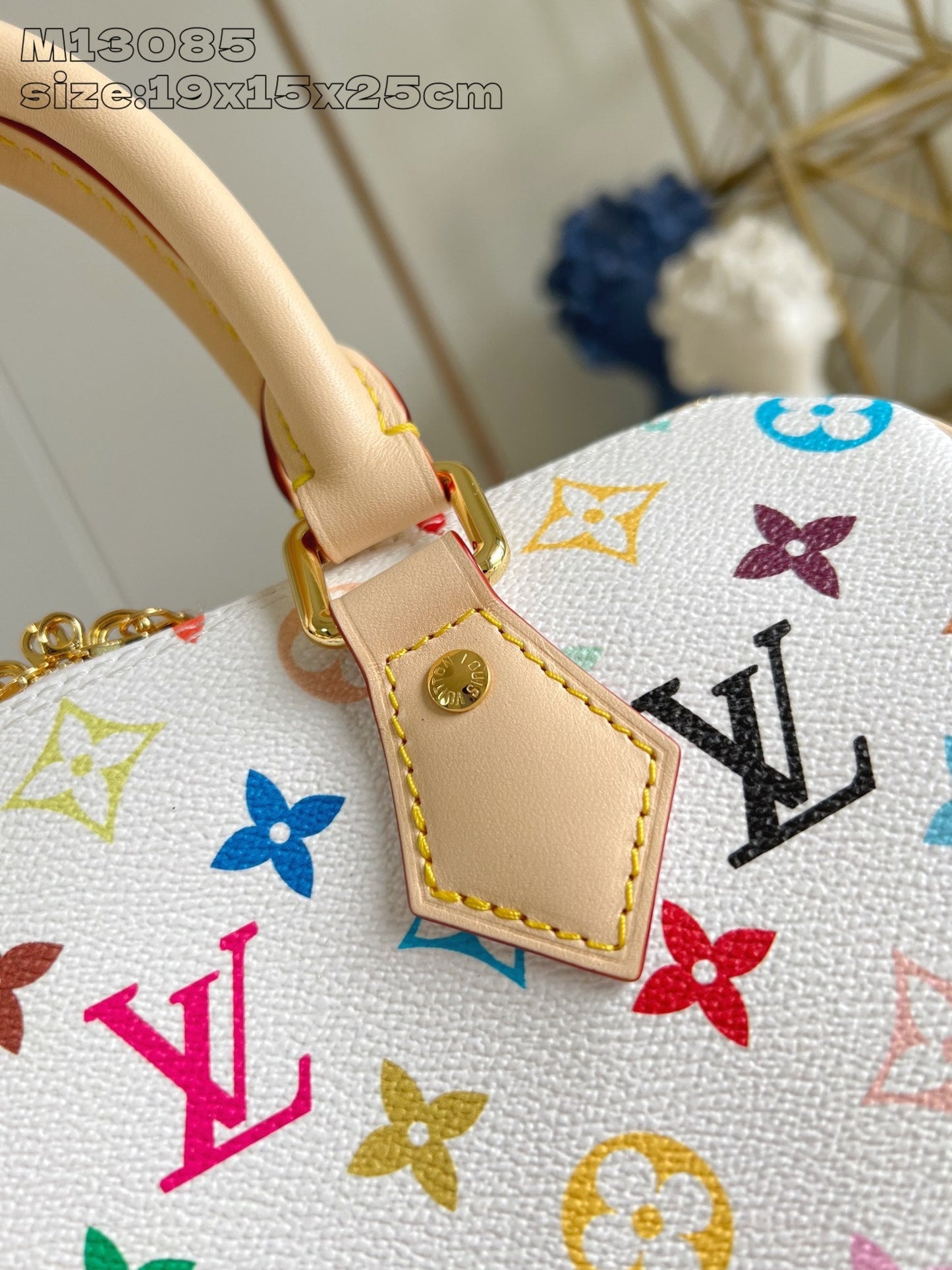 25 New White Color Classic 25 Women's Bag M13085 042504012