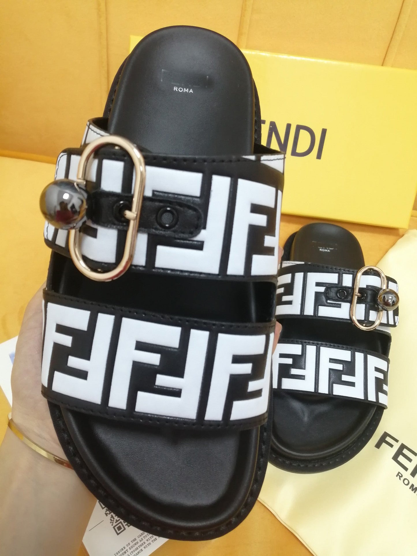 23 New Fashion Casual New Style Comfortable Slipers F032101