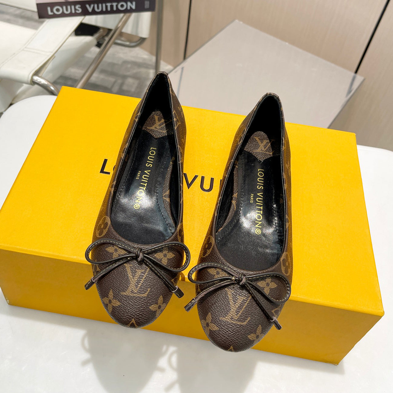 Classic logo bow embossed shallow flat shoes XC0424052815