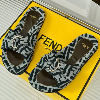 Luxurious presbyopia thick soled sandals 1024080130