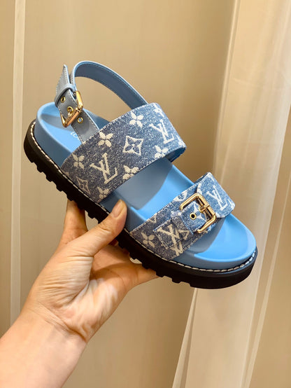 New V logo printed sandals fashion casual beach flip flops XC0404031