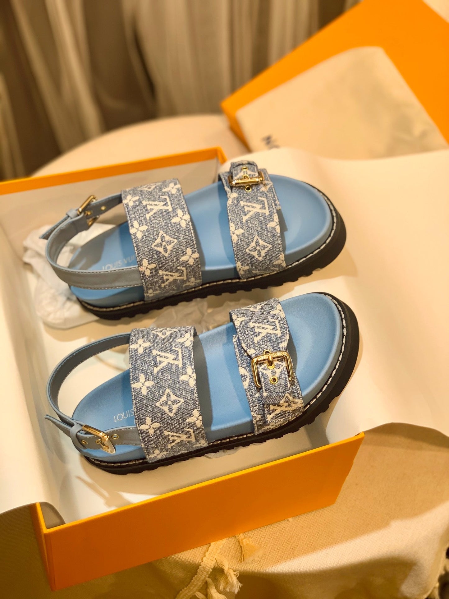 New V logo printed sandals fashion casual beach flip flops XC0404031
